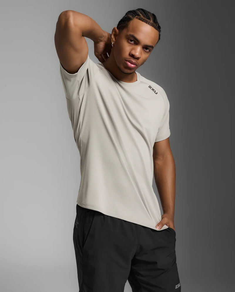 2XU Aero Tee-Carbon/Black Reflective