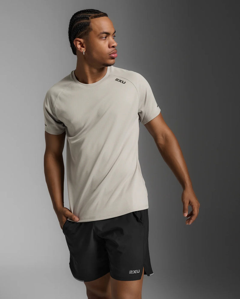 2XU Aero Tee-Carbon/Black Reflective