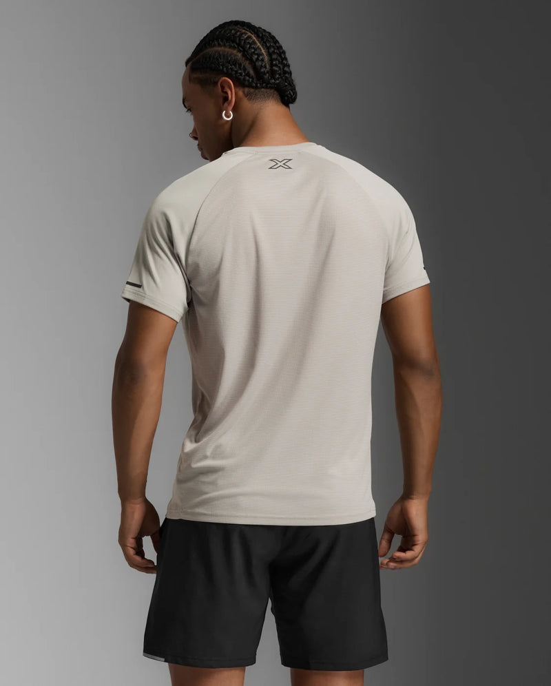 2XU Aero Tee-Carbon/Black Reflective