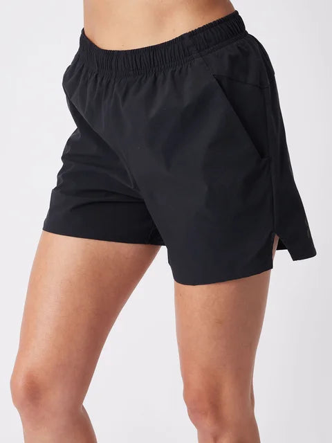 ON Womens Essential Shorts Black